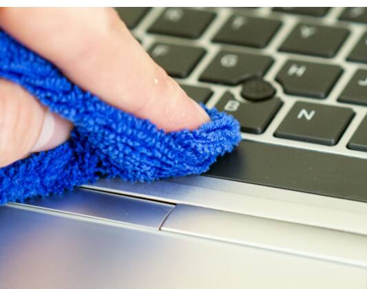 ऑफिसचे काम असो किंवा घरातील मनोरंजन असो, लॅपटॉपशिवाय आम्ही आमचे काम पूर्ण करू शकत नाही.