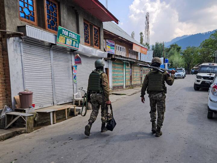 encounter in anantnag two army officer 1 dsp martyred political leaders react vk singh mallikarjun kharge mehbooba mufti 'दुखद, शॉकिंग, आतंकवाद के खिलाफ एकजुट हैं', अनंतनाग एनकाउंटर में 3 अधिकारियों की शहादत की नेताओं ने की निंदा