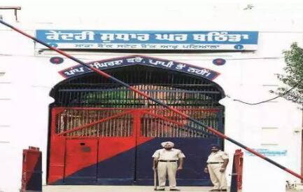 Central Jail of Bathinda again dispute between 2 groups, 4 injured Bathinda news: ਬਠਿੰਡਾ ਦੀ ਕੇਂਦਰੀ ਜੇਲ੍ਹ ਮੁੜ ਵਿਵਾਦਾਂ 'ਚ, 2 ਗਰੁੱਪਾਂ ਵਿਚਕਾਰ ਹੋਈ ਕੁੱਟਮਾਰ, 4 ਜ਼ਖ਼ਮੀ