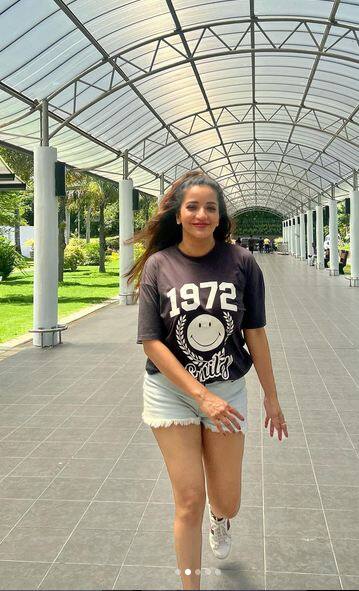 ਅਦਾਕਾਰਾ ਮੋਨਾਲੀਸਾ ਹਮੇਸ਼ਾ ਆਪਣੇ ਨਵੇਂ ਲੁੱਕ ਦੀਆਂ ਤਸਵੀਰਾਂ ਆਪਣੇ ਪ੍ਰਸ਼ੰਸਕਾਂ ਨਾਲ ਸ਼ੇਅਰ ਕਰਕੇ ਸੋਸ਼ਲ ਮੀਡੀਆ ਦਾ ਤਾਪਮਾਨ ਵਧਾ ਦਿੰਦੀ ਹੈ।