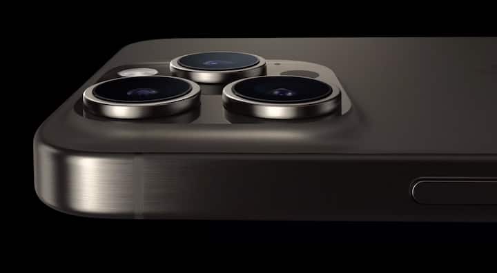 नव्या प्रो आयफोन्समध्ये टेलिफोटो लेन्स, नवी A17 प्रो बायोनिक चिपसेट, यूएसबी C आणि ios 17 असे बदल देण्यात आले आहेत, तर त्याच्या स्पशेल लेन्समुळे हे दोन्ही फोन फोटोग्राफीसाठी खास तयार करण्यात आले आहेत. यात काढलेले फोटो देखील पाहूया, ज्यावरुन तु्म्हाला फोनचा एकूण अंदाज येईल.