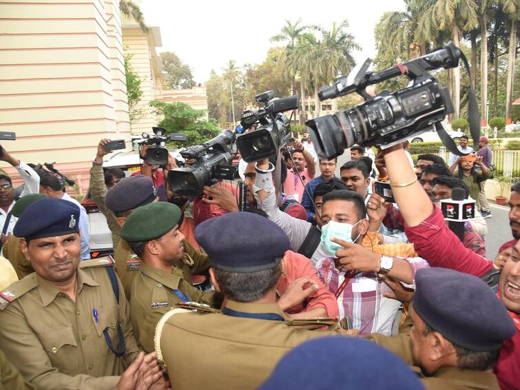 Supreme Court Directs Home Ministry Manual On Media Briefings By Police 'Police Disclosure Should Not Result In Media Trial': SC Directs Govt To Frame Guidelines On Briefings By Cops