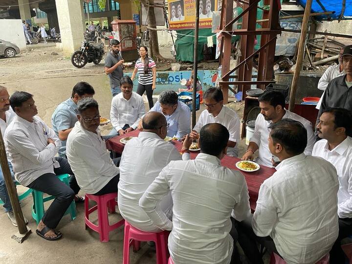 तर्री पोहे हा नागपुरातील प्रसिद्ध स्ट्रीट फूड आहे.