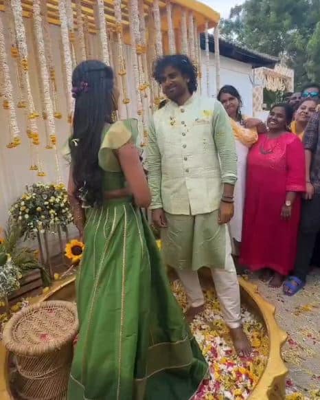 நலங்கு நிகழ்ச்சியில் எடுக்கப்பட்ட இந்த வீடியோ வைரல் ஆகிவருகிறது.