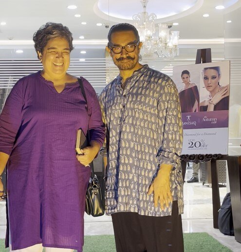 एक्स वाइफ Reena Dutta के साथ स्पॉट हुए Aamir Khan, कैमरे के सामने यूं दिए साथ में पोज, देखें तस्वीरें