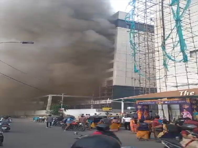 Chennai Fire Accident near Chennai Silks Velachery New 9 storey building Fire Accident: 9 மாடி கட்டிடத்தில் பயங்கர தீ விபத்து - சம்பவ இடத்திற்கு விரைந்த தீயணைப்பு துறையினர்