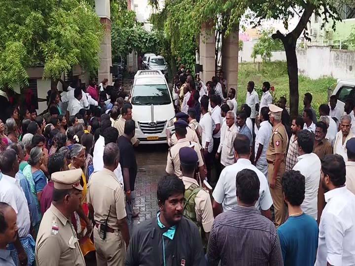 A 31-hour raid by enforcement officials at Dindigul businessman Ratnam's house is over 31 மணி நேர ரெய்டு.. திண்டுக்கல் தொழிலதிபர் ரத்தினம் வீட்டில் அமலாக்கத்துறை சோதனை நிறைவு..!