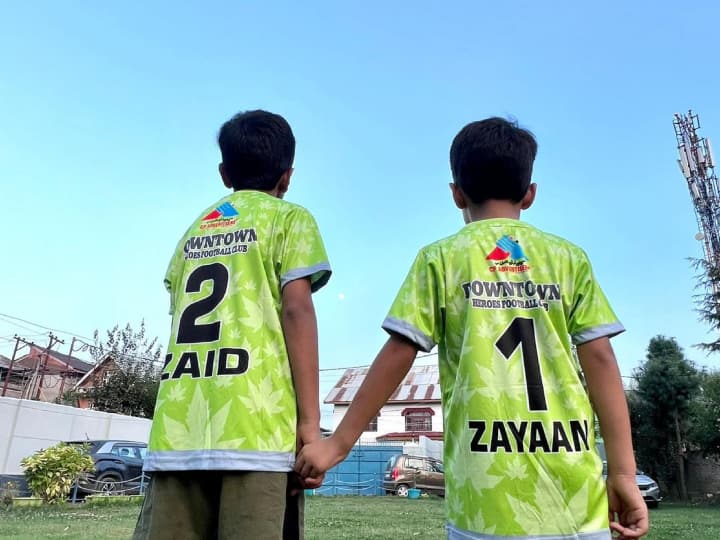 Jammu Kashmir: ड्रग्स की लत छोड़ी, अब फुटबॉल में हासिल कर रहे शोहरत...घाटी में ये तीन युवा बदल रहे तस्वीर