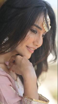 Surbhi Jyoti PHOTO: દેશી લુકમાં સુરભી જ્યોતિએ લૂંટી મહેફીસ, જુઓ અભિનેત્રીની સુંદર તસવીરો