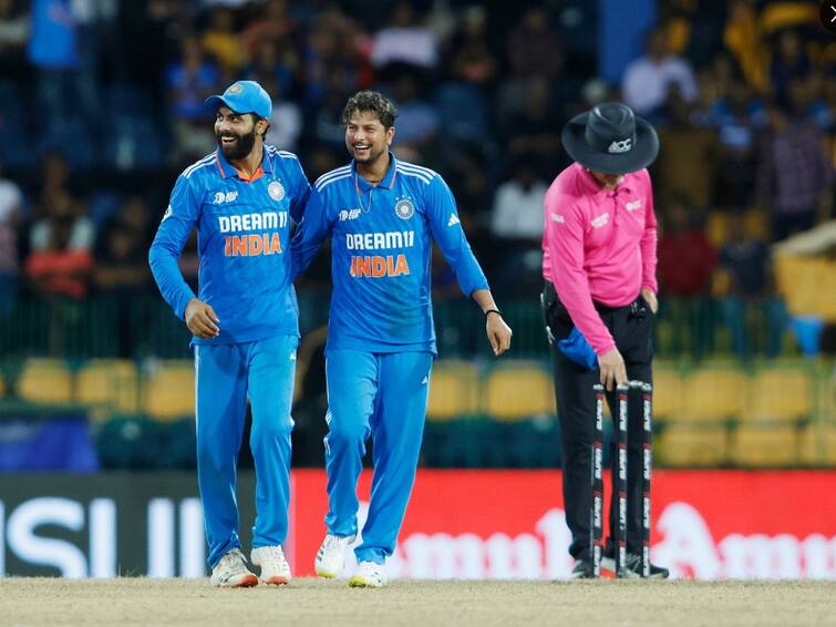 Kuldeep become the Fastest left arm spinner to 150 ODI wickets by matches कुलदीप यादव ने दुनियाभर के दिग्गज लेफ्ट ऑर्म स्पिनर्स को पछाड़ा, रच दिया नया इतिहास