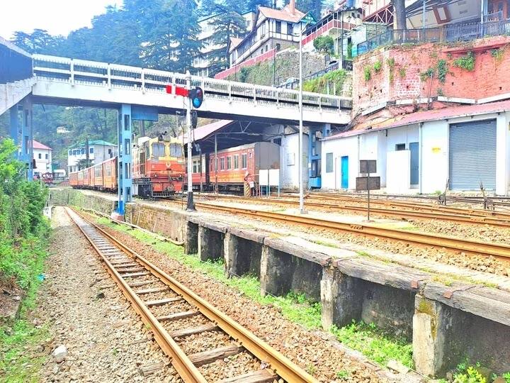 Kalka Shimla Railway Heritage Track disrupts trains operations due Heavy rain landslide May start from 15 September ANN Himachal News: कालका-शिमला रेलवे हैरिटेज ट्रैक पर ट्रेन न चलने से सैलानी निराश, जानें- कब तक है संचालन की उम्मीद?