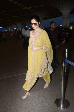 યલો ફ્લોરલ આઉટફિટમાં એરપોર્ટ પર સ્પોર્ટ થઇ Katrina Kaif, એક્ટ્રેસના સિમ્પલ લૂકના દિવાના થયા ફેન્સ