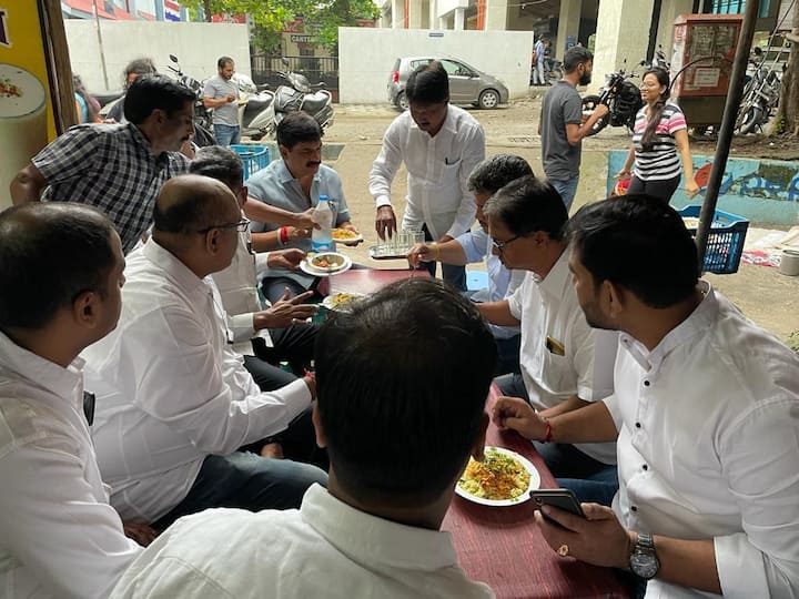 राष्ट्रवादी काँग्रेसमधील फुटीनंतर पक्षाला उभारी देण्यासाठी शरद पवार यांच्यासह तरुण नेतेही मैदानात उतरले आहेत.
