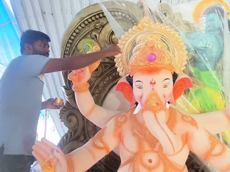 Ganeshotsav 2023 Ganesha Idol sculpture speed up to finish their work Ganeshotsav 2023 : आतुरता बाप्पाची! गणेश मूर्तीकारांची मूर्तींवर शेवटचा हात फिरवण्यासाठीची लगबग