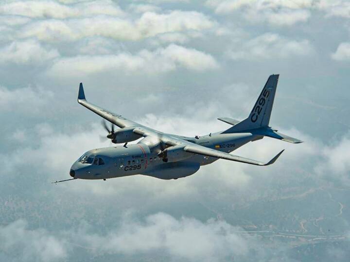 C-295 Transport Aircraft: भारत को मिला पहला सी-295 मिलिट्री ट्रांसपोर्ट एयरक्राफ्ट, IAF चीफ ने किया रिसीव, जानें इसके बारे में सबकुछ