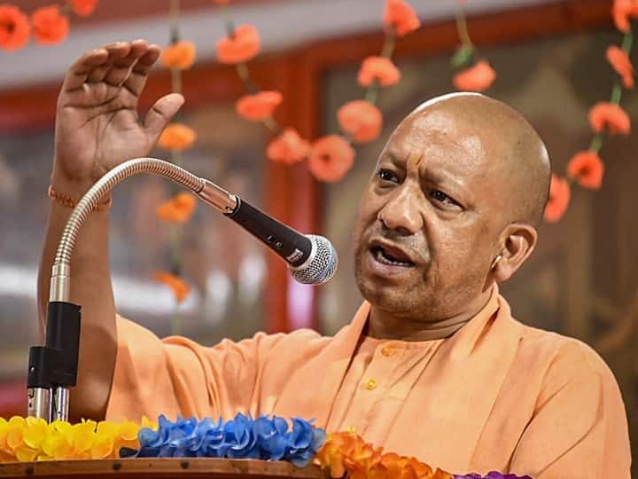 Prayagraj Mahakumbh 2025 Yogi Adityanath government will develop religious places Temple before Mahakumbh 2025 Date ANN Prayagraj Mahakumbh 2025: प्रयागराज में महाकुंभ से पहले धार्मिक स्थलों को विकसित करेगी योगी सरकार, लिस्ट में ये मंदिर शामिल