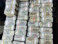 पैसे ही पैसे...रेलवे अधिकारी के घर मिले 2.61 करोड़ रुपये कैश, CBI ने किया गिरफ्तार