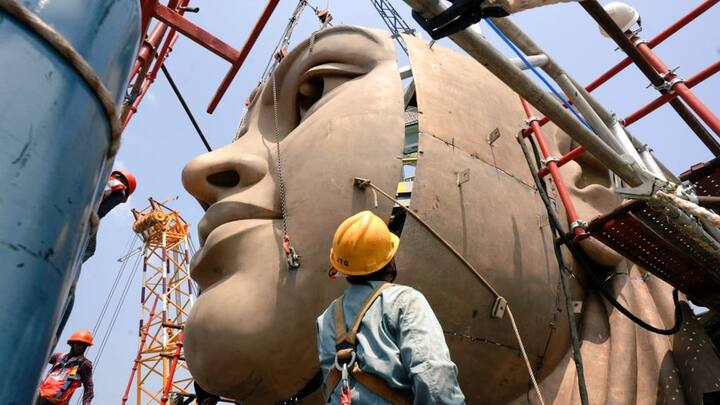 अनावरण कार्यक्रम का प्रसारण ओंकारेश्वर में जगह-जगह एलईडी के माध्यम से किया जायेगा. समूचे आयोजन में प्रासंगिक प्रस्तुतियां का समावेश होगा.