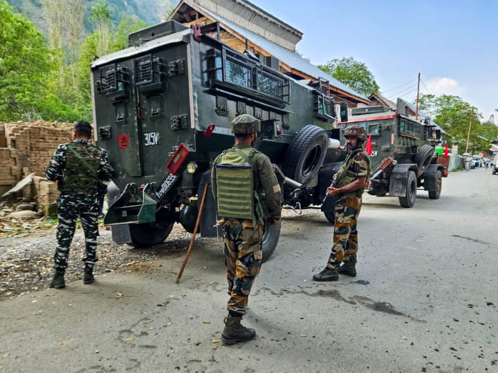 Anantnag Encounter: जम्मू-कश्मीर के अनंतनाग में आतंकियों से एनकाउंटर में कर्नल, मेजर और डीएसपी शहीद