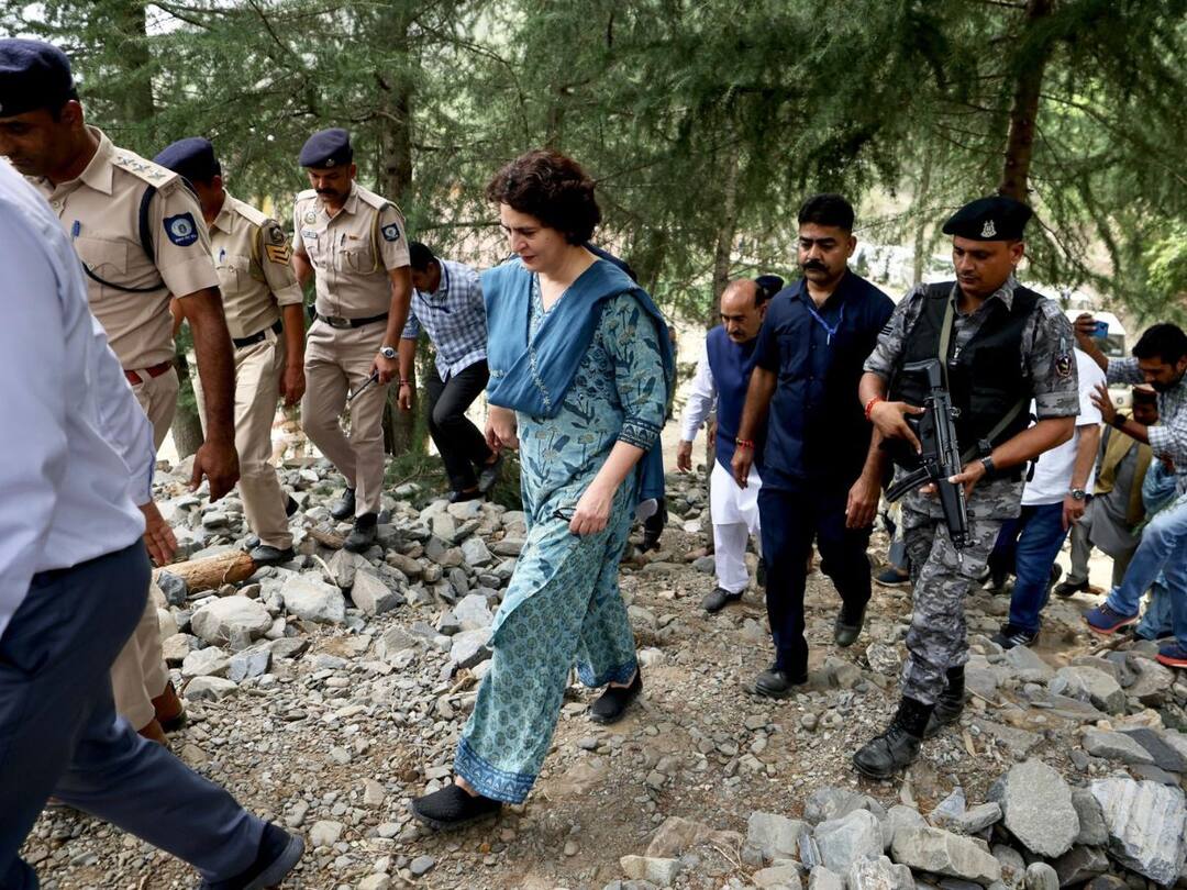 Priyanka Gandhi: హిమాచల్ ప్రదేశ్ సంక్షోభాన్ని జాతీయ విపత్తుగా ప్రకటించండి, కేంద్రాన్ని కోరిన ప్రియాంక Priyanka Gandhi Urges Central Govt To Declare Himachal Crisis A National Disaster Priyanka Gandhi: హిమాచల్ ప్రదేశ్ సంక్షోభాన్ని జాతీయ విపత్తుగా ప్రకటించండి, కేంద్రాన్ని కోరిన ప్రియాంక