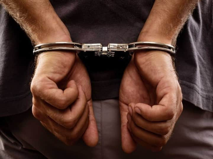 Jharkhand YouTubers who went to get bike released from Palamu police station created ruckus 5 arrested Jharkhand News: पलामू में थाने से बाइक छुड़ाने गए यूट्यूबरों ने किया जमकर हंगामा, पुलिस ने 5 को किया गिरफ्तार