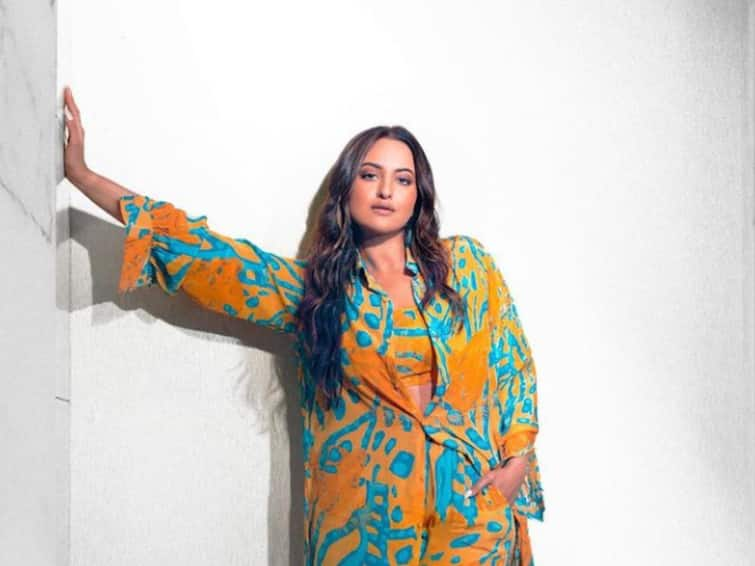 sonakshi sinha bought 11 crores apartment bandra in mumbai Sonakshi Sinha: सोनाक्षी सिन्हानं मुंबईमध्ये घेतलं आलिशान घर; किंमत वाचून डोळे विस्फारतील