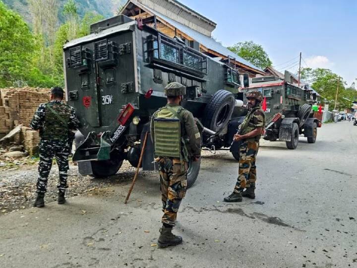 Army Colonel and Major along with DSP of J&K Police killed in Anantnag gunfight with terrorist Jammu Kashmir Jammu Kashmir Anantnag Encounter: अनंतनागमधील दहशतवादी हल्ल्यात कर्नल, मेजर आणि पोलीस उपअधीक्षकांना हौताम्य; TRF ने घेतली जबाबदारी, चकमक सुरू