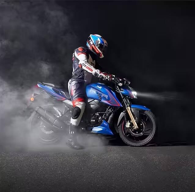 পঞ্চম সবচেয়ে চুরি হওয়া বাইকটি TVS Motors এর TVS Apache। অসাধারণ ফান ড্রাইভিং স্কিলের কারণে এই বাইকটি  বাজারে খুবই পছন্দের মডেল।