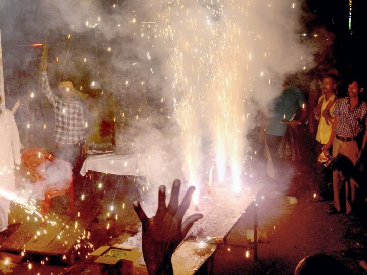 Delhi Fire Crackers Ban Supreme Court Not Interfere Delhi Arvind Kejriwal Government Decisions 2023 Diwali Manoj Tiwari BJP