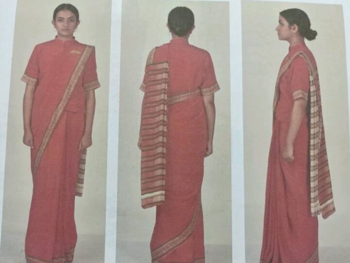 महिला अधिकारी ऑरेंज कलर की साड़ी में दिखाई देंगी. प्लेन ऑरेंज साड़ी पर हरे और सुनहरे रंग का बॉर्डर है और बंद गले का पेट को कवर करते हुए ब्लाउज डिजाइन किया गया है.