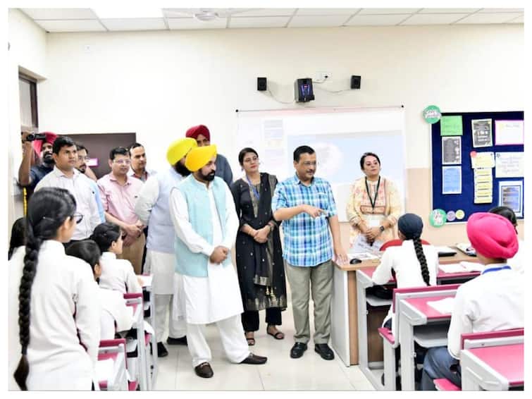 Arvind Kejriwal Says AAP Only Party To Seek Votes On Education Pledge Bhagwant Mann Punjab School Of Eminence 'Shah Rukh Khan Jawan Mein Kehte Hain...': Kejriwal Says AAP Only Party To Seek Votes On Education Pledge