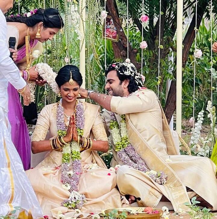 கீர்த்தி பாண்டியன், பிரபல நடிகர் அருண் பாண்டியனின் மகள் என்பது குறிப்பிடதக்கது.