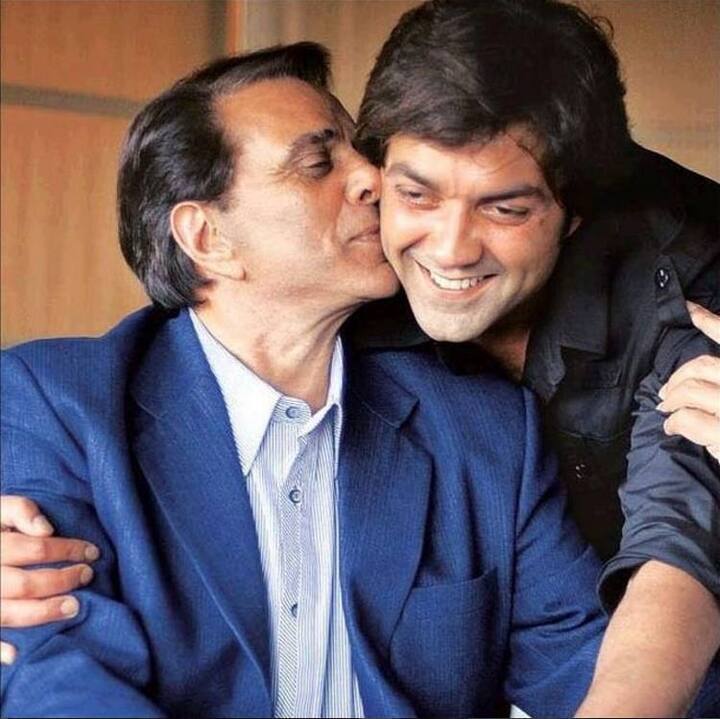 बॉबी देओल ने अपनी लाइफ की स्टोरी शेयर करते हुए कहा था कि, बचपन में उनका ज्यादा वक्त पिता धर्मेंद्र के साथ नहीं बीता क्योंकि ज्यादात्तर अपने काम में बिजी रहते थे. इसलिए उनके बीच हमेशा ही एक गैप रहा है. ऐसे में जैसे-जैसे वो बड़े हुए तो धर्मेंद्र की डांट और सलाह को रोक-टोक समझने लगे.