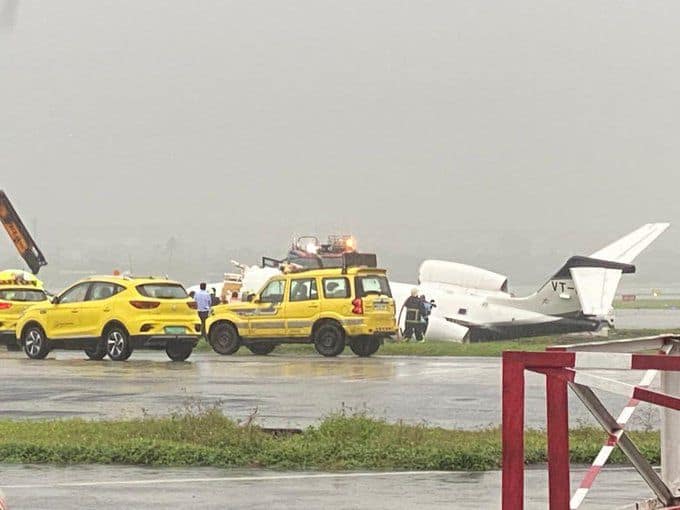 Mumbai Plane Crash Photo : या खासगी विमानात एकूण आठजण प्रवास करत होते.