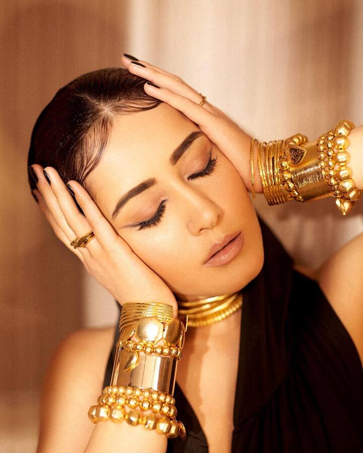 రాశి ఖన్నా తన లేటెస్ట్ ఫొటోలు ఇన్‌స్టాగ్రామ్‌లో షేర్ చేశారు.