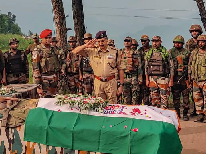 शादी की तैयारियों के बीच तिरंगे में लिपटे घर पहुंचा शहीद जवान का शव, हर कोई गमजदा, मंगेतर का रो-रो कर बुरा हाल Rajouri Encounter martyred soldier Ravi Kumar Rana died body reached home wrapped in tricolor शादी की तैयारियों के बीच तिरंगे में लिपटे घर पहुंचा शहीद जवान का शव, हर कोई गमजदा, मंगेतर का रो-रो कर बुरा हाल