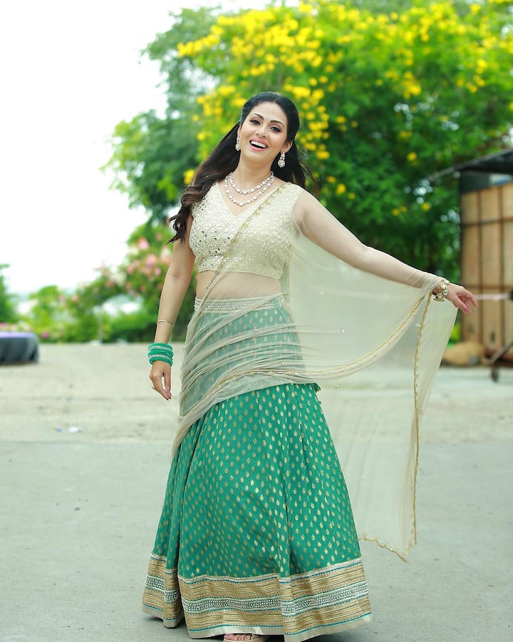 அதன் பின், பிரம்மாண்ட இயக்குநர் ஷங்கரின் அந்நியன் படத்தில் விக்ரமுடன் நடித்தார்.