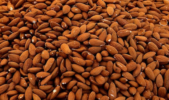 Benefits of Almonds: Almonds help in eliminating the problem of dandruff, there are many other benefits too.
