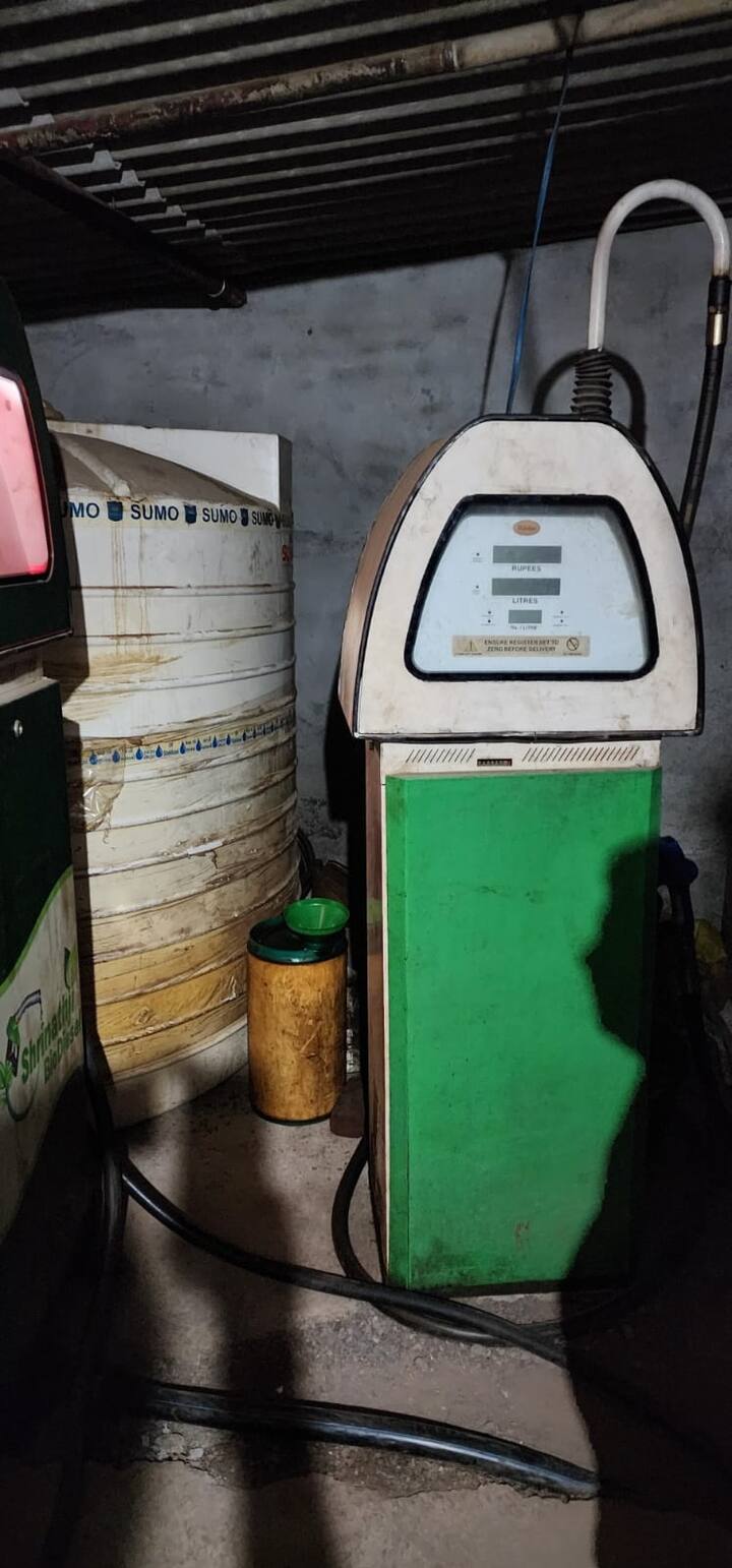 ગ્રામ્ય SOG દ્વારા પાડવામાં આવેલ દરોડામાં મોટા પ્રમાણમાં બાયો ડીઝલનું વેંચાણ થતું હોવાનું બહાર આવ્યું છે. આ દરોડામાં 17.60 લાખનો જથ્થો સીઝ કરવામાં આવ્યો છે.