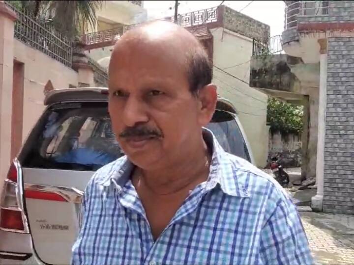 Azam Khan News: रामपुर में आजम खान से जुड़े पांच ठिकानों पर IT की छापेमारी जारी, घर के अंदर से आ रही हथौड़े की आवाज Income Tax Raid on Azam Khan related 5 premises in Rampur action going on ANN Azam Khan News: रामपुर में आजम खान से जुड़े पांच ठिकानों पर IT की छापेमारी जारी, घर के अंदर से आ रही हथौड़े की आवाज