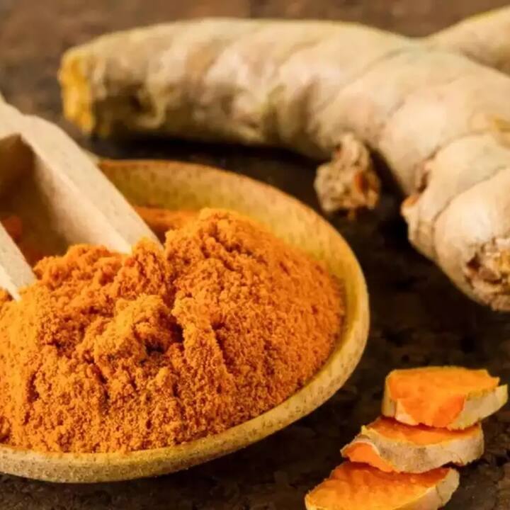 ਰੋਜ਼ਾਨਾ ਖਾਲੀ ਪੇਟ ਹਲਦੀ ਦਾ ਪਾਣੀ ਪੀਂਦੇ ਹੋ ਤਾਂ ਤੁਹਾਨੂੰ ਸਰੀਰ ਦੀਆਂ ਕਈ ਸਮੱਸਿਆਵਾਂ ਤੋਂ ਰਾਹਤ ਮਿਲ ਸਕਦੀ ਹੈ।