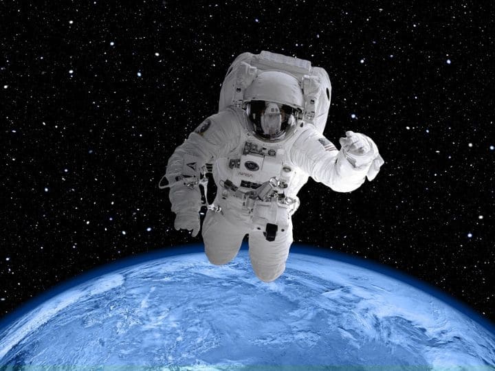 Space Suit Price Know how astronaut suit is made स्पेस सूट कितने का आता है, जानिए क्या आम इंसान भी इसे खरीद सकता है?