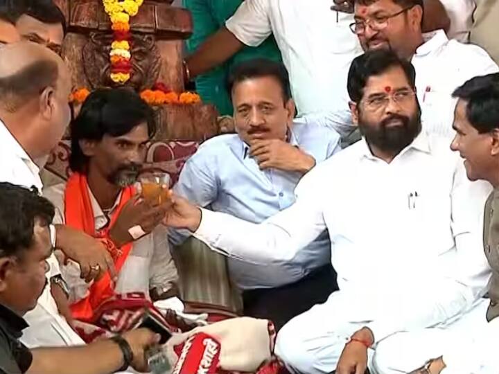 Maharashtra CM Eknath Shinde meet Manoj Jarange Patil in jalna hunger strike end Maratha Reservation: मराठा आरक्षण की मांग को लेकर अनशन पर बैठे मनोज जारंगे ने 17 दिन बाद खत्म किया अनशन, सीएम शिंदे ने पिलाया जूस