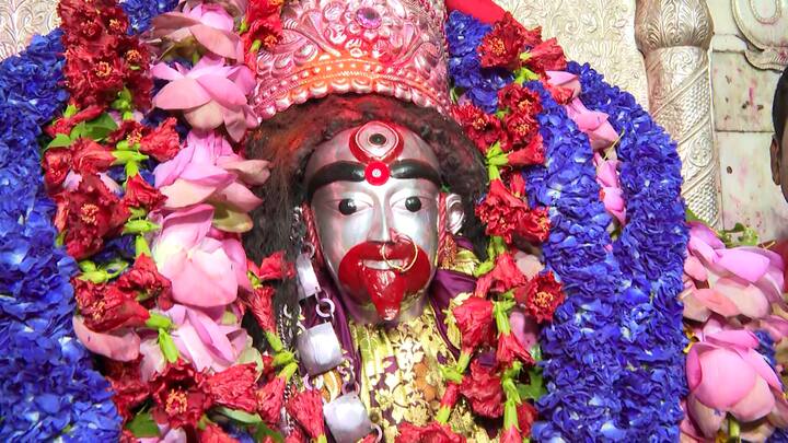 আবির দত্ত, বীরভূম: আজ কৌশিকী অমাবস্যা। তারাপীঠে তারা মায়ের বিশেষ পূজার আয়োজন করা হয়েছে।