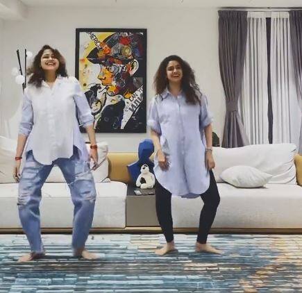 தமிழ் மக்களிடையே கலவையான விமர்சனத்தை பெற்ற இப்படம், வட இந்தியாவில் நல்ல வரவேற்பை பெற்றள்ளது.