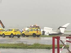 Mumbai Plane Crash : लॅडिंग करताना विमानाचे दोन तुकडे, पाहा मुंबई विमान क्रॅशचे पाच थरारक फोटो