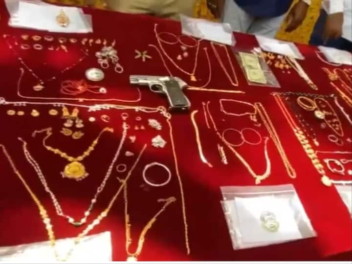 Four Inter-State Thieves Arrested With Jewels Worth Over Rs 2.5 Cr In Telangana Four Interstate Thieves Arrested With Jewels Worth Over Rs 2.5 Cr In Telangana