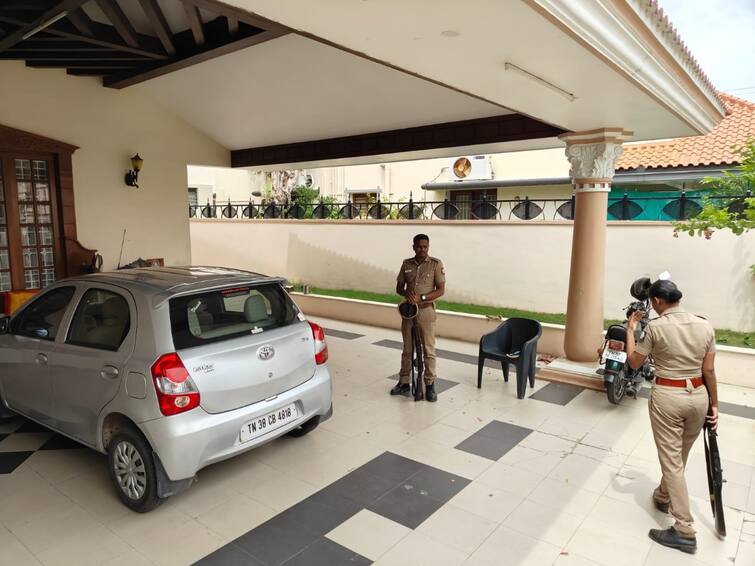 Income Tax department raids a famous construction company in Coimbatore TNN கோவையில் பிரபல கட்டுமான நிறுவன அலுவலகங்கள், உரிமையாளர்கள் வீடுகளில் ஐடி ரெய்டு
