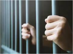 प्रेमिका से मिलना युवक को पड़ा भारी, परिजनों ने गंजा कर पोती मुंह पर कालिख, वीडियो वायरल होने पर हुई कार्रवाई