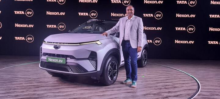 कीमत- टाटा नेक्सन को 14.74 लाख रुपए तो महिंद्रा एक्सयूवी को 15.99 लाख रुपए एक्स-शोरूम की शुरुआती कीमत पर खरीदा जा सकता है.